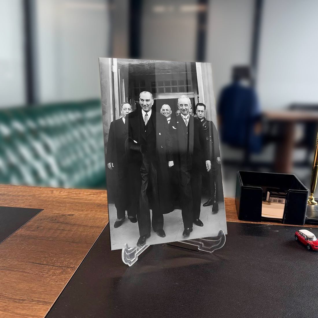 Atatürk and İnönü historic photo displayed on a stylish glass frame, perfect for office decor.