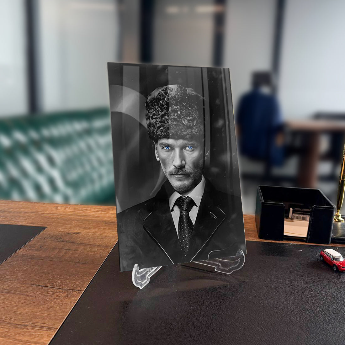 Atatürk Yapay Zeka 2 Cam Tablo, şık ofis dekoru, yüksek kaliteli cam, UV baskı ile tasarlanmış.