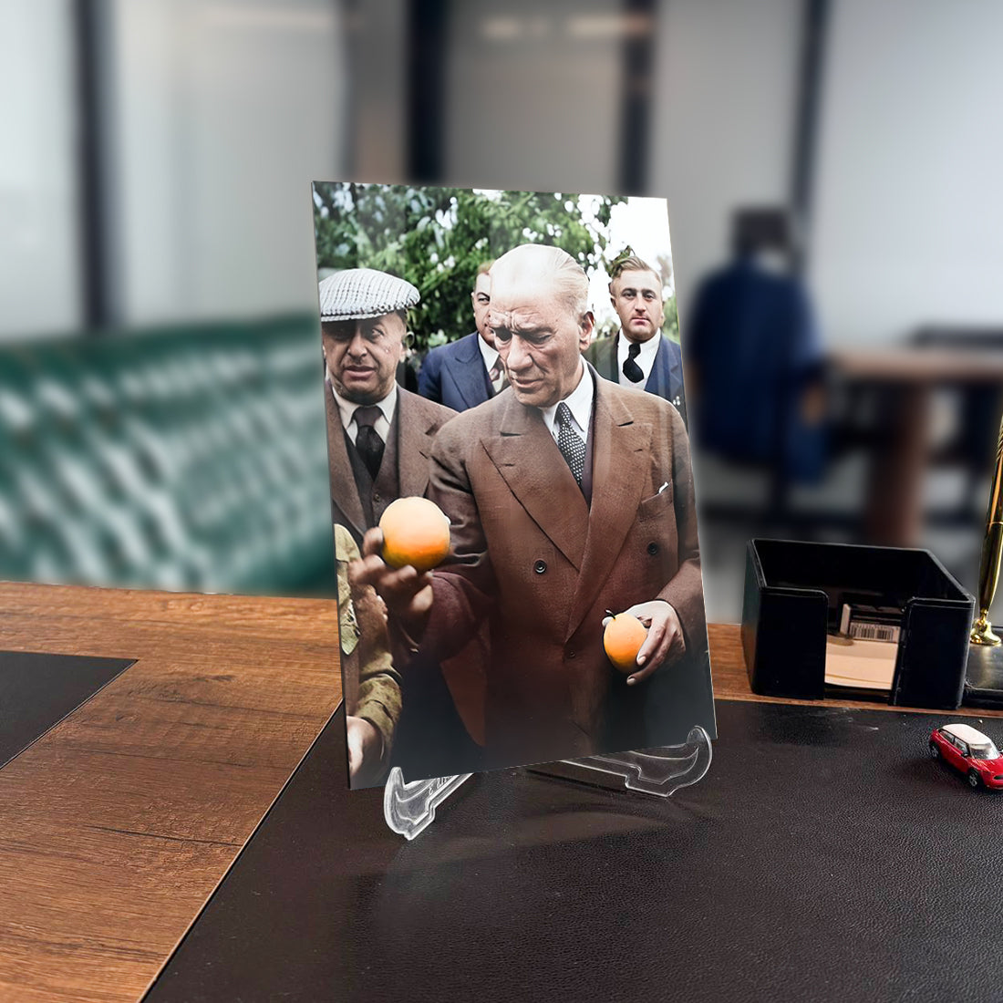 Atatürk 156 Cam Tablo of Mersin Portakal Bahçesi 1937, showcasing a historic moment with high-quality UV printing.