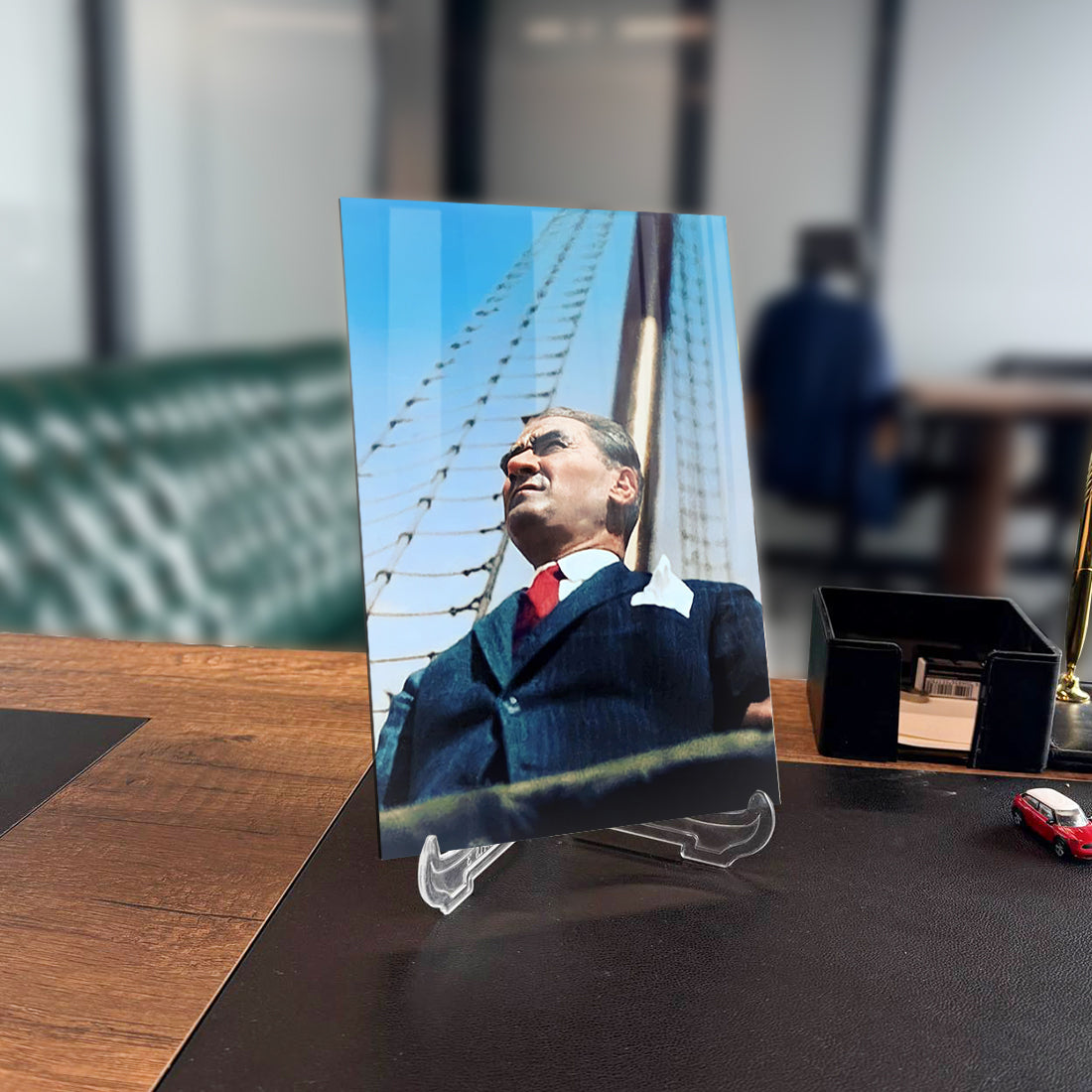 Atatürk 143 Cam Tablo displayed elegantly on an office desk, showcasing a high-quality glass design.
