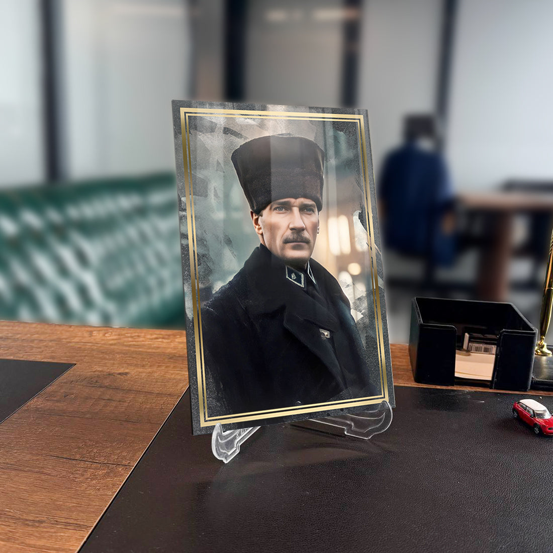 Atatürk Yapay Zeka 19 cam tablo, kaliteli UV baskı ile tasarlanmış şık masa dekoru.
