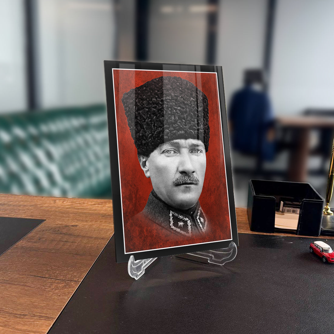 Atatürk 118 Cam Tablo, yüksek kaliteli UV baskı ile tasarlanmış, modern ofis dekoru için şık bir parça.