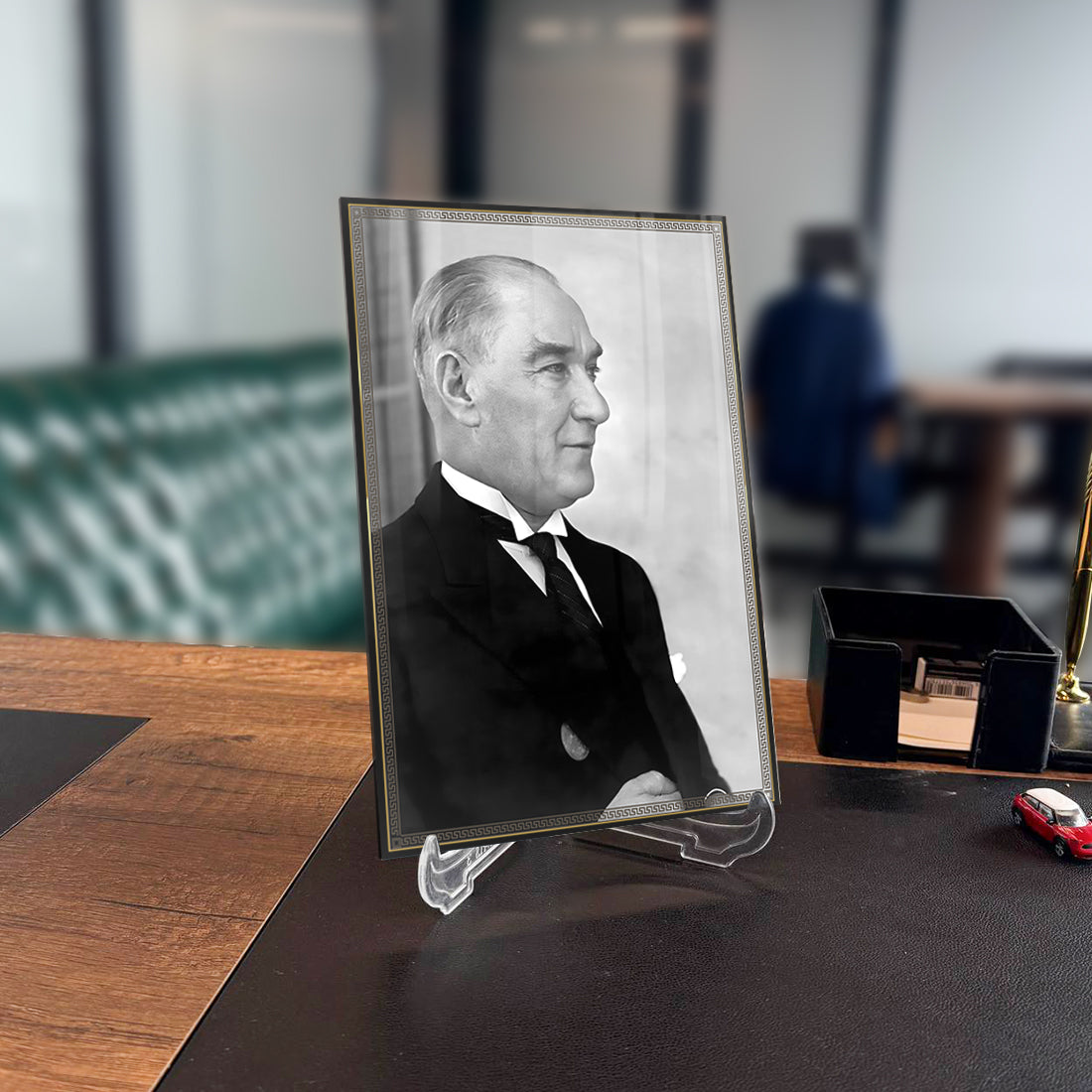 Atatürk 177 Cam Tablo displayed on an office desk, showcasing elegant design and high-quality tempered glass.