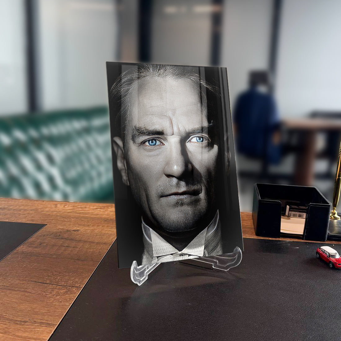 Atatürk 141 Cam Tablo by SRD Concept—high-quality tempered glass art piece on display, perfect for modern office decor.