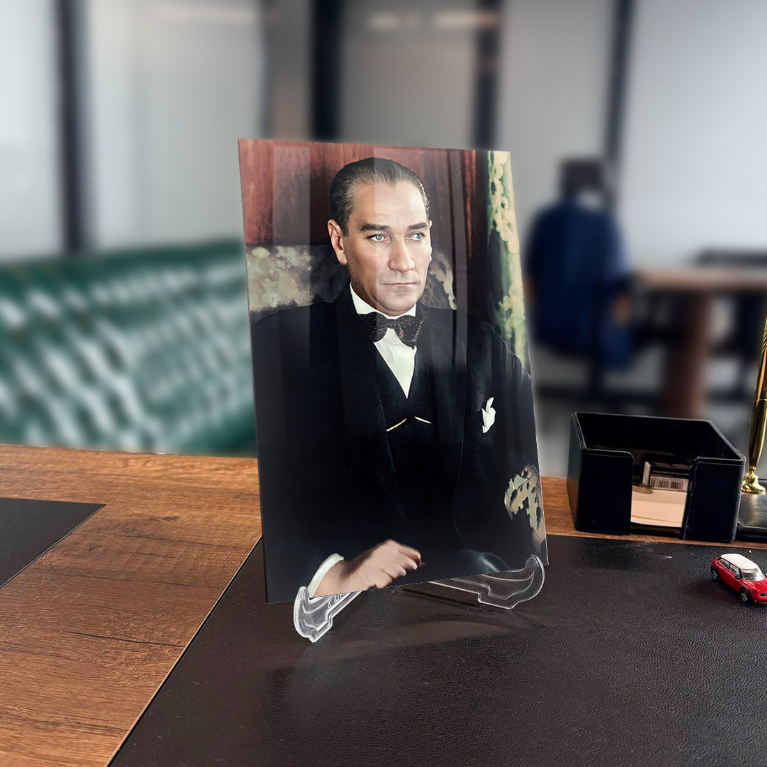 Atatürk 134 Cam Tablo in office setting, showcasing elegant design with UV printing on durable tempered glass.