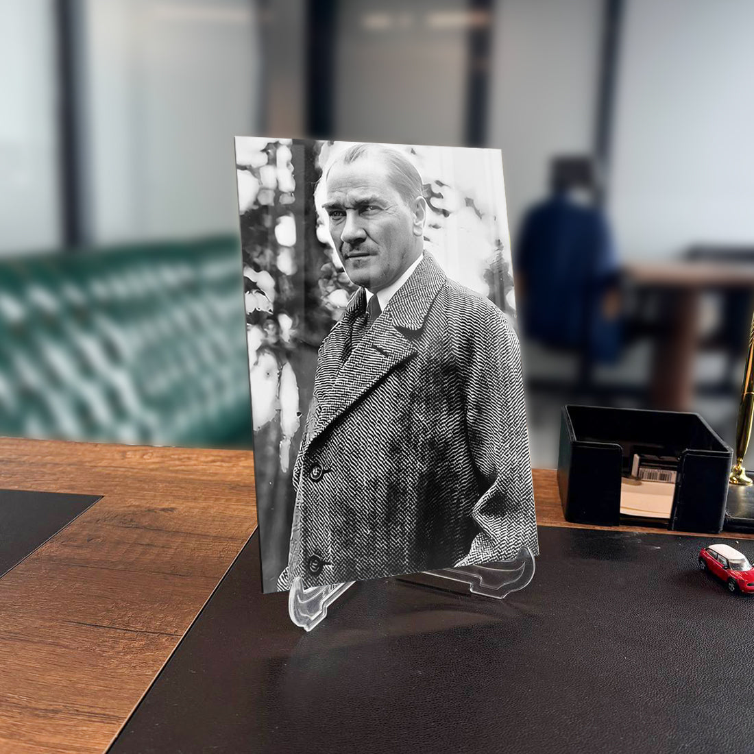 Atatürk 140 Cam Tablo displayed on desk, showcasing elegant design and high-quality glass craftsmanship.