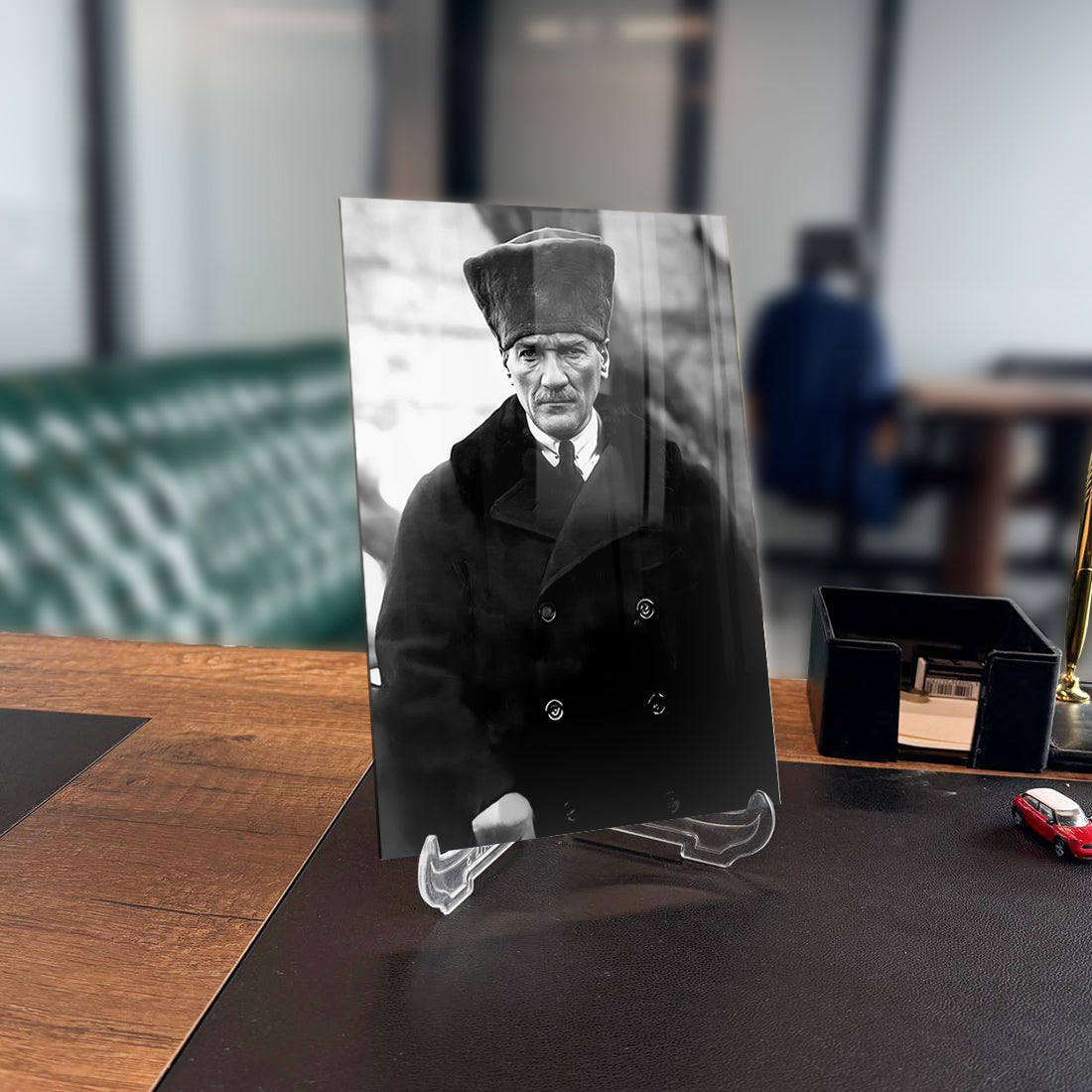 Atatürk 186 Cam Tablo on a wooden desk, showcasing a high-quality glass design with UV printing.