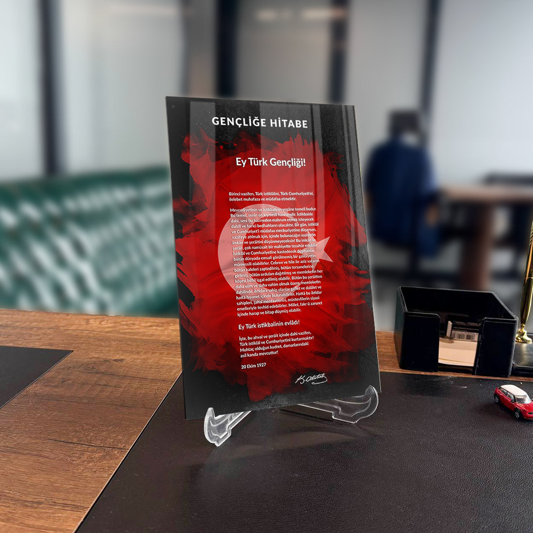Gençliğe Hitabe 2 Cam Tablo, Türk bayrağı tasarımıyla şık ve modern dekoratif ürün.