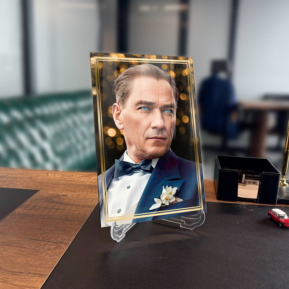 Atatürk Yapay Zeka 20 Cam Tablo, modern ofis dekoru için zarif yüksek kaliteli tasarım.