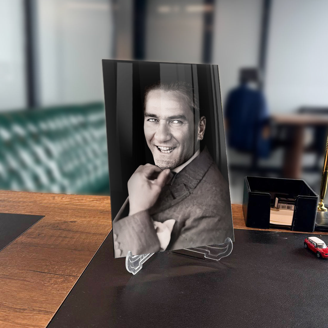 Atatürk 137 Cam Tablo on a desk, showcasing high-quality tempered glass with a modern design in an office setting.