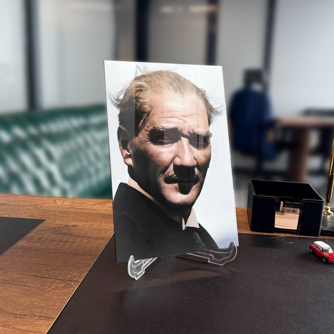 Atatürk 110 Cam Tablo in a modern office setting, showcasing high-quality UV print on durable glass.