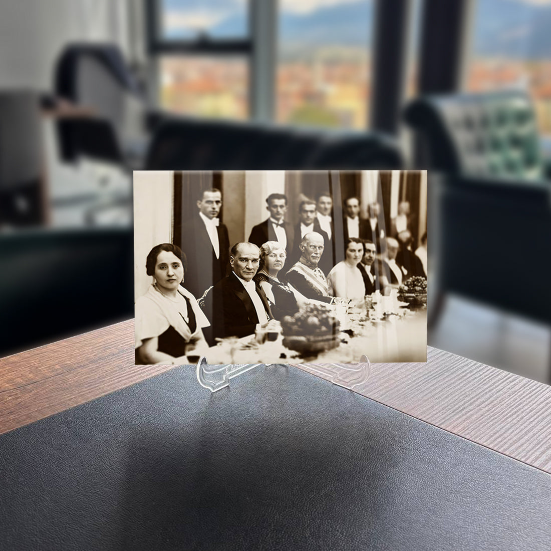 Atatürk 214 Cam Tablo, özel tasarım fotoğraf, şıklık ve zarafet ile masa dekoru.