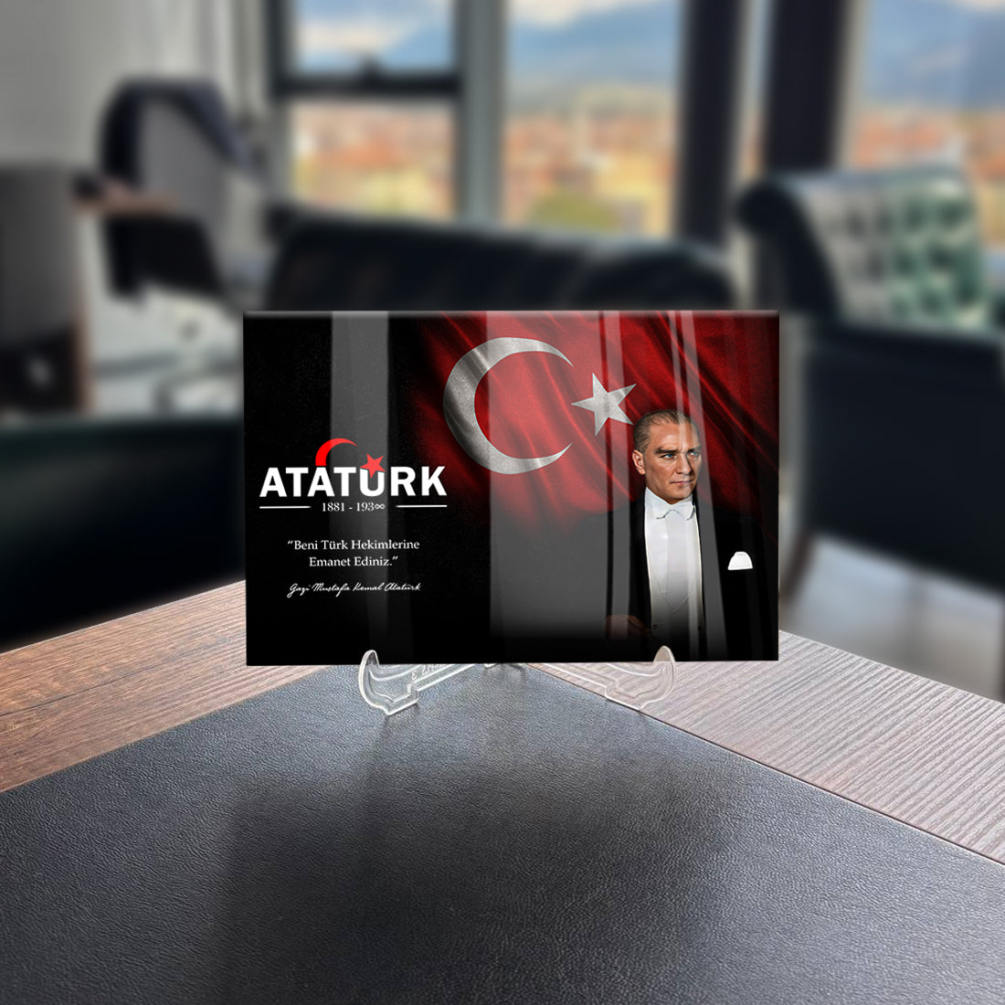Atatürk 201 Cam Tablo, yüksek kalitede cam tasarımı, özel UV baskıyla hazırlanmış, şık dekoratif ürün.
