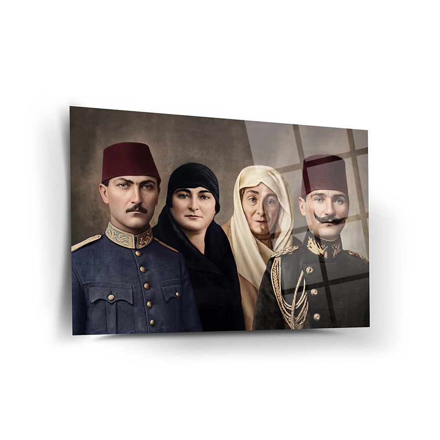 Atatürk ve Ailesi Cam Tablo