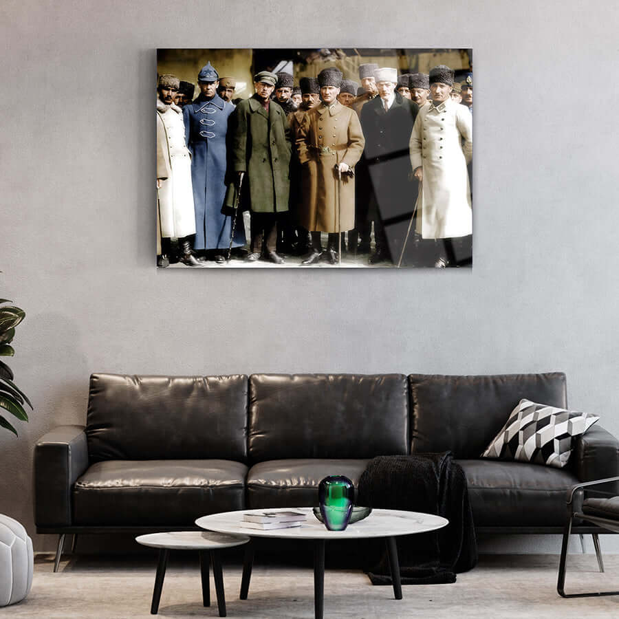 Atatürk 157 Cam Tablo depicting historical figures in formal attire, showcasing elegance and design.