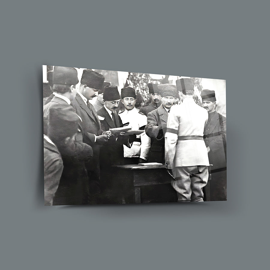 Atatürk 208 Cam Tablo (Ankara'da At Yarışında) - tarihi anı gösteren cam tablo