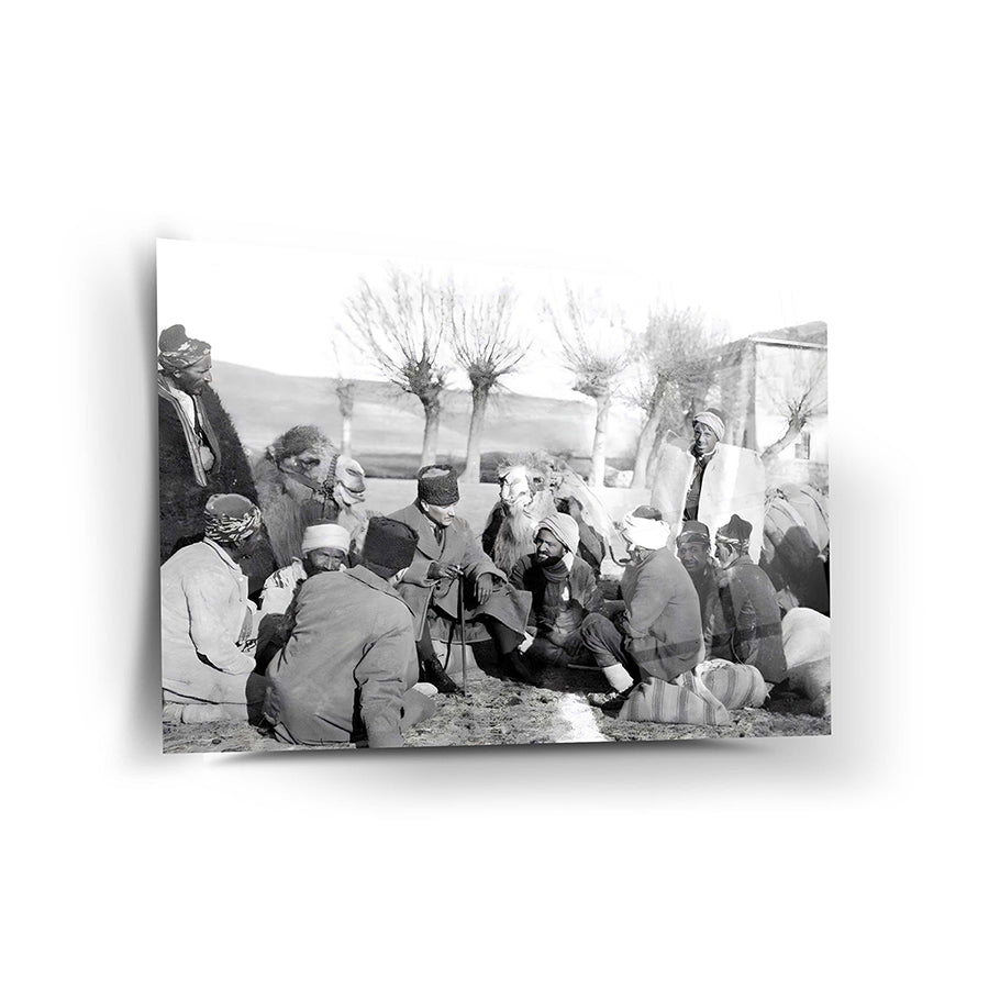 Atatürk 209 Cam Tablo (Cepheye yiyecek götüren devecilerle Ankara Gölbaşı'nda) - tarihi bir görüntü.