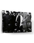 Atatürk 210 Cam Tablo (Çerkez Ethem ve Adamları ile Ankara İstasyonu) üzerinde grup fotoğrafı
