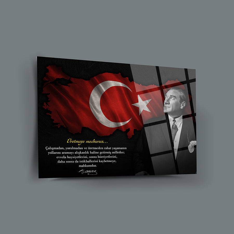 Atatürk 251 Cam Tablo üzerine Türkiye bayrağı ve Atatürk'ün resmi, modern tasarım.