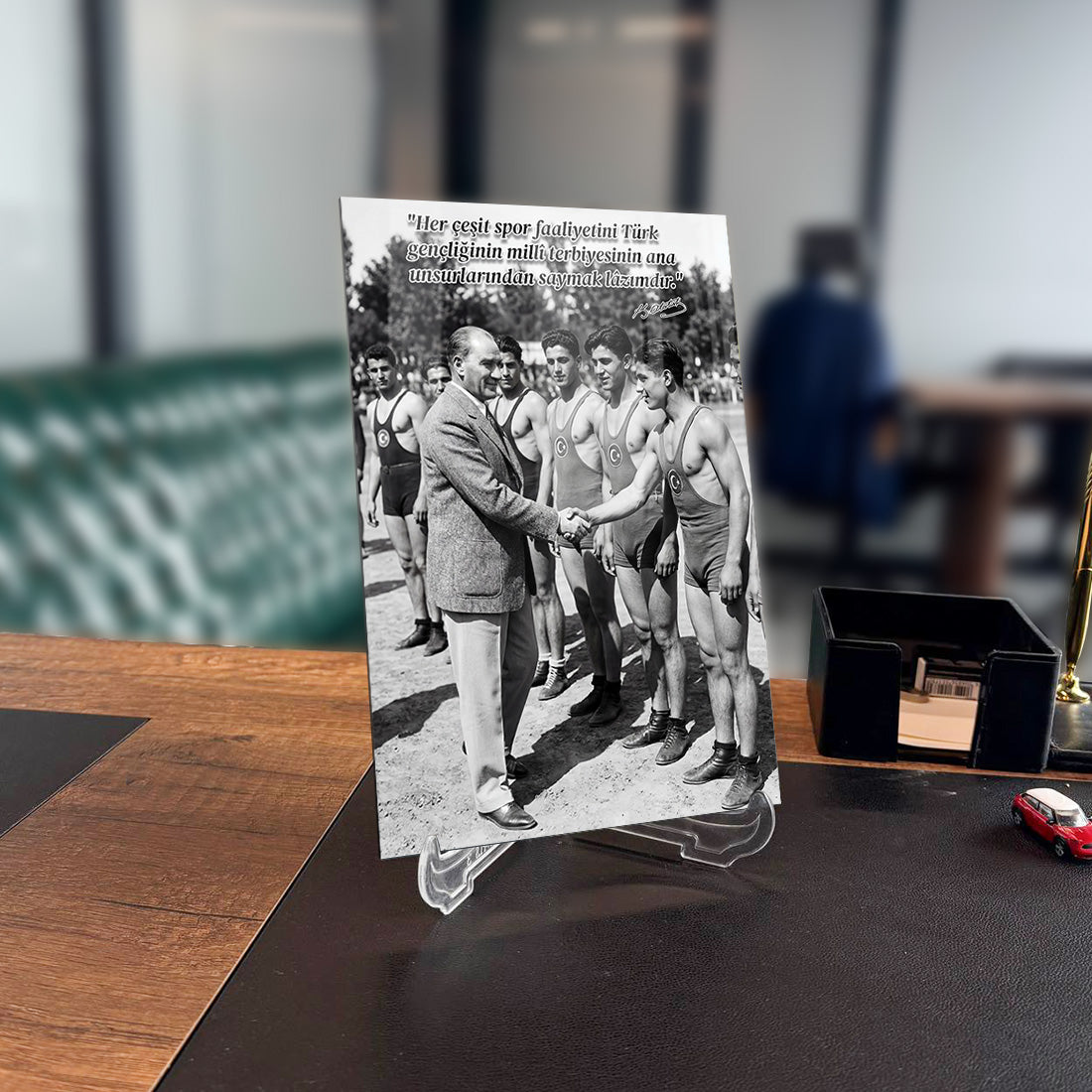 Atatürk Güreşçilerle Spor Sözlü Siyah Beyaz Cam Tablo | SRD Concept