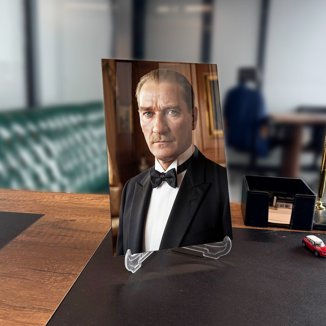 Atatürk Smokin Papyon Zarif Portre Cam Tablo | SRD Concept