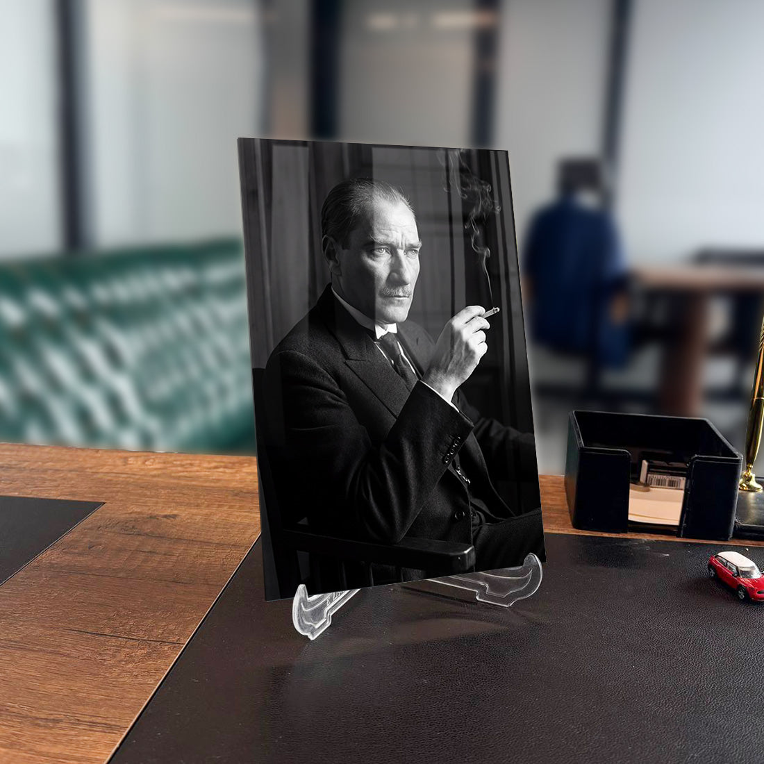 Atatürk Siyah Beyaz Sigara Klasik Portre Cam Tablo | SRD Concept