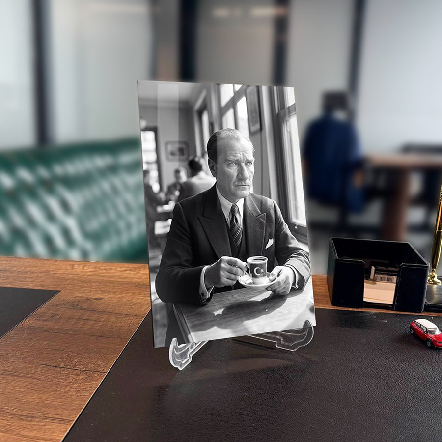 Atatürk Türk Kahvesi İçerken Siyah Beyaz Cam Tablo | SRD Concept