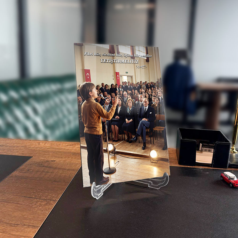 Atatürk Kitap Okurken Kahve İçen Portre Cam Tablo | SRD Concept