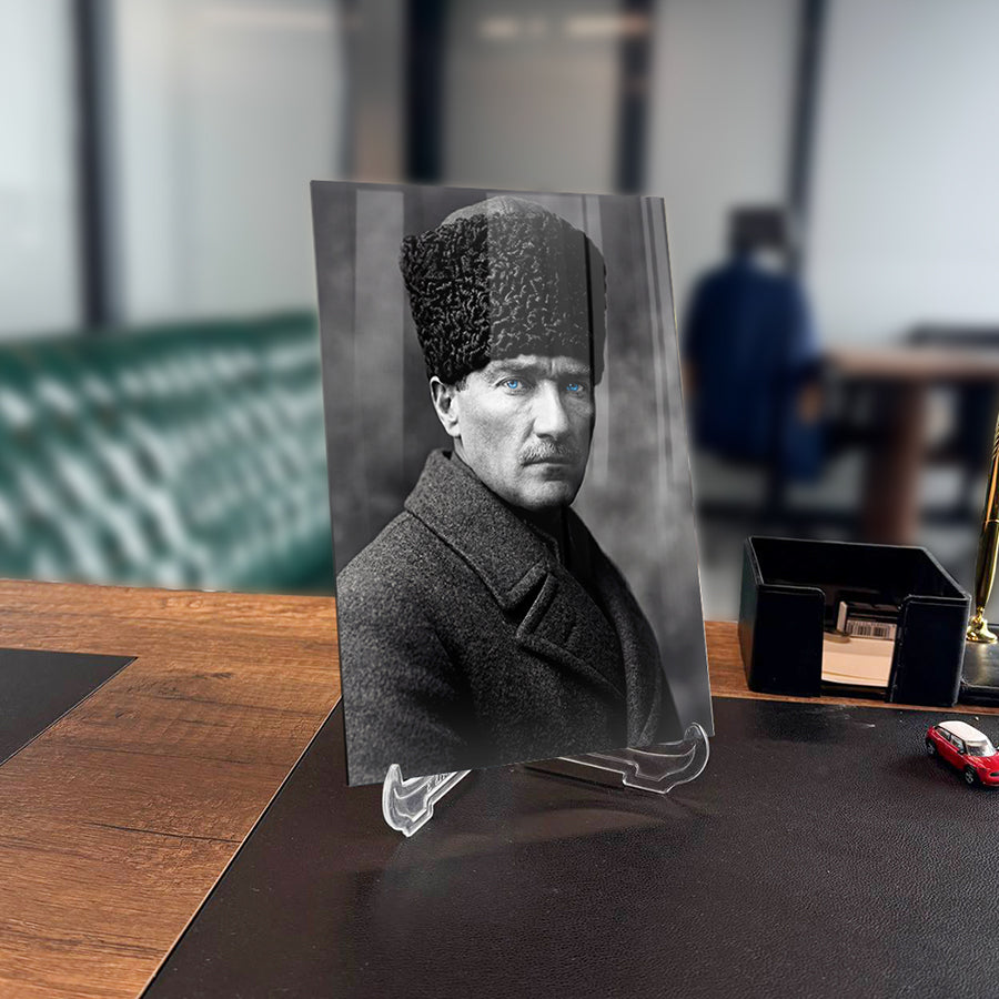 Atatürk Siyah Beyaz Mavi Gözlü Portre Cam Tablo | SRD Concept