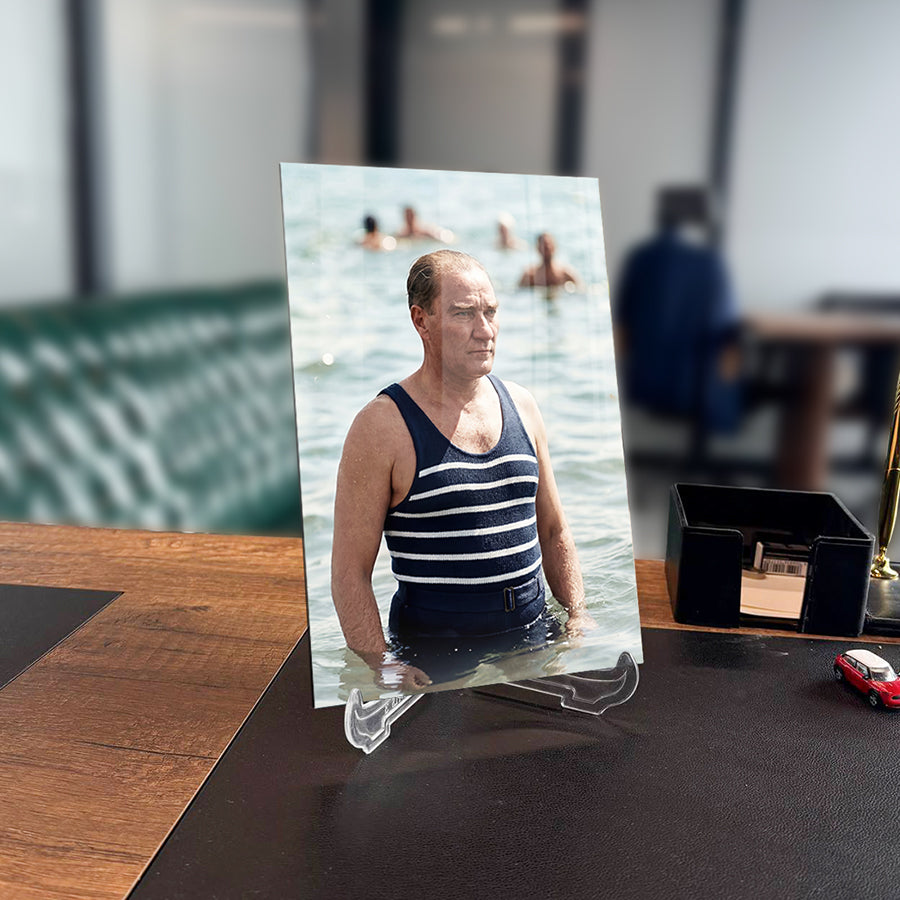 Atatürk Denizde Yüzme Anı Cam Tablo | SRD Concept