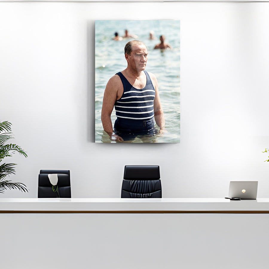Atatürk Denizde Yüzme Anı Cam Tablo | SRD Concept
