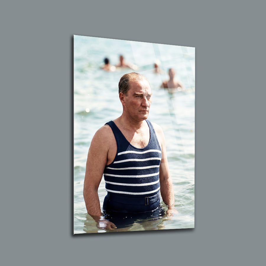 Atatürk Denizde Yüzme Anı Cam Tablo | SRD Concept