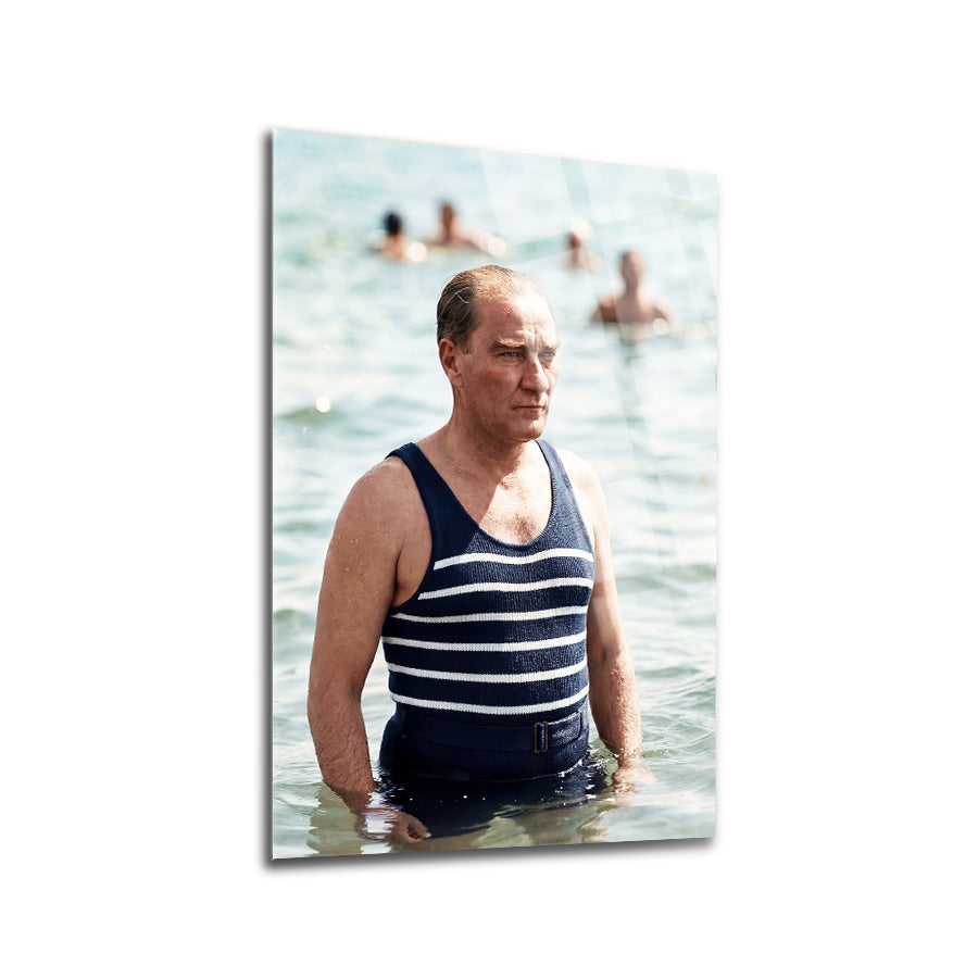 Atatürk Denizde Yüzme Anı Cam Tablo | SRD Concept