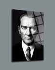 Atatürk Siyah Beyaz Yakın Çekim Portre Cam Tablo | SRD Concept