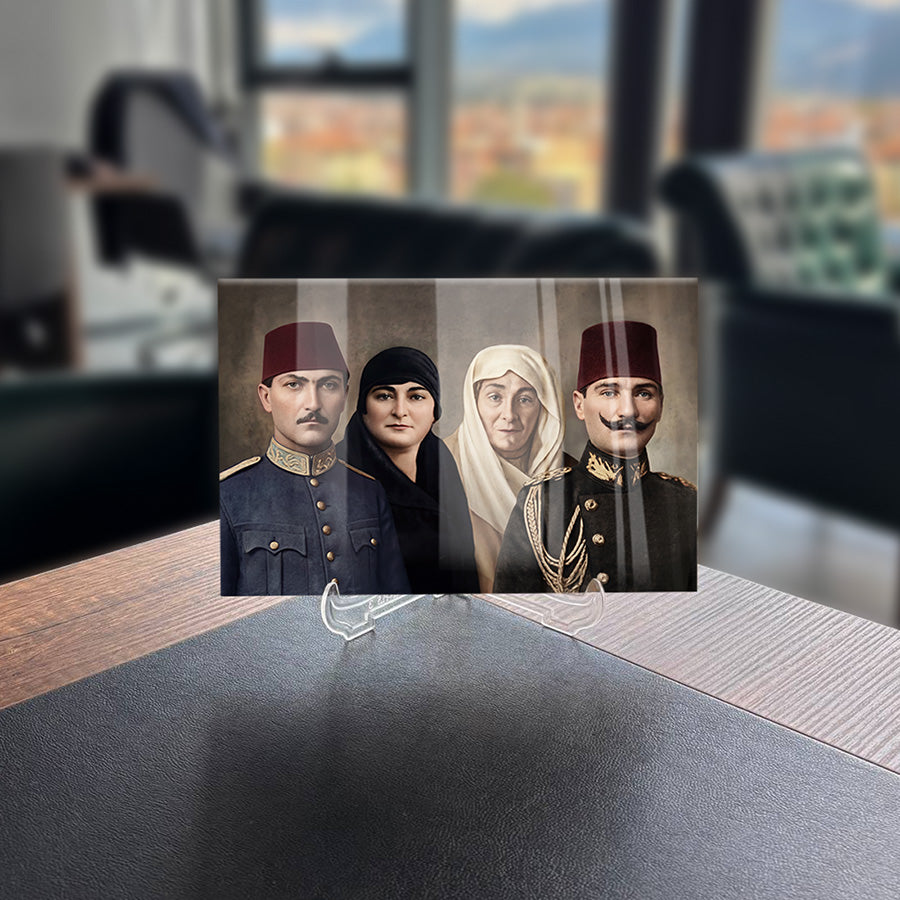 Atatürk ve Ailesi Cam Tablo